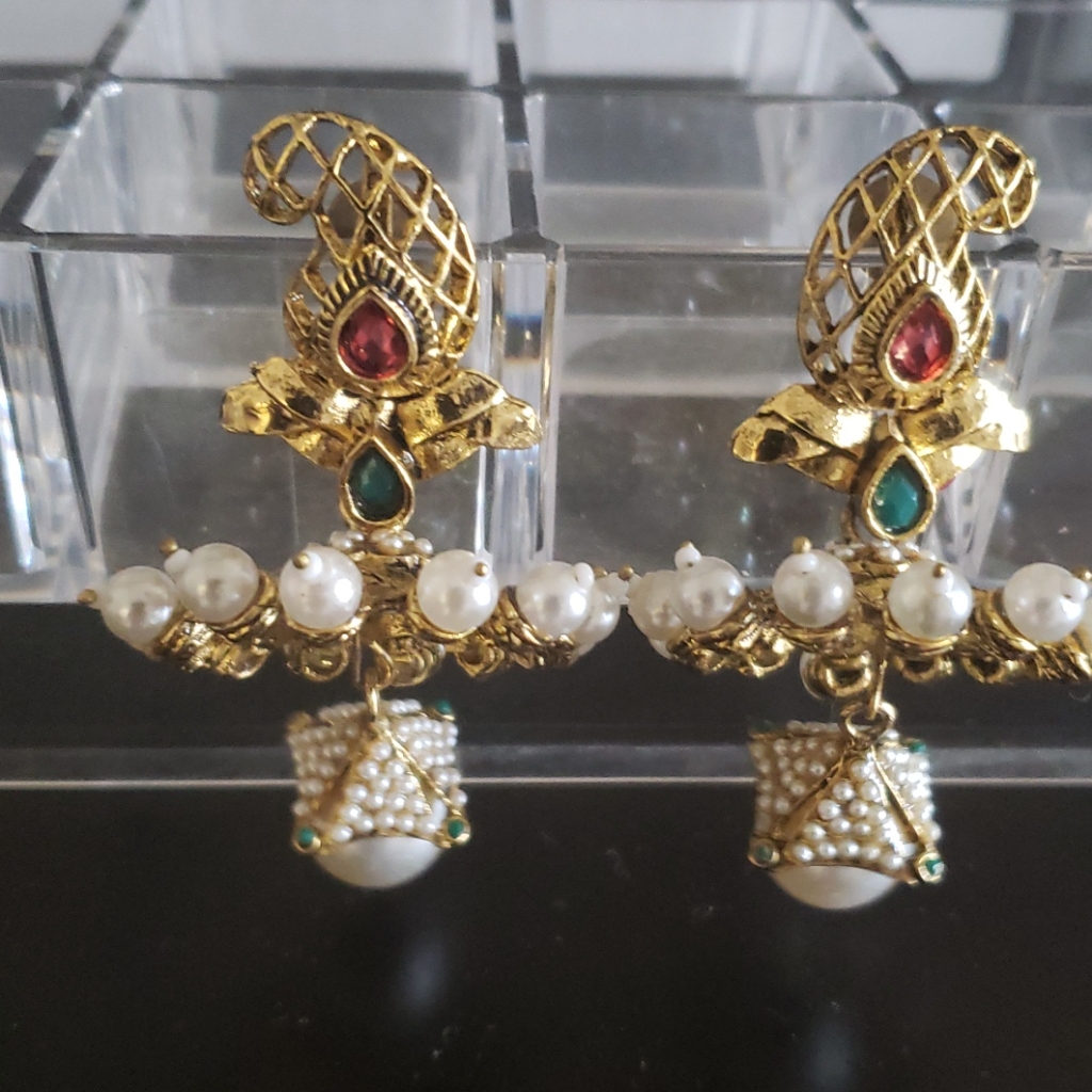 Beautiful Fashion Earrings 25$
